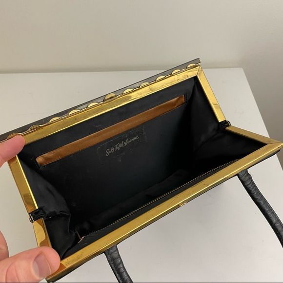 Vintage | 1940s Sak’s 5th Avenue Leather Handbag - Picture 7 of 10